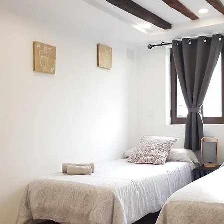 Apartment Aptos Cama Del Rey 2 *