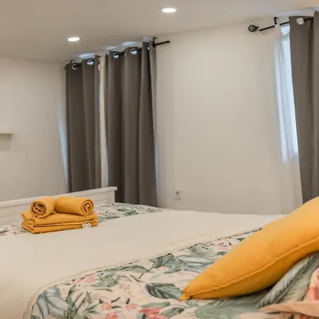 Aptos Cama Del Rey 2 *